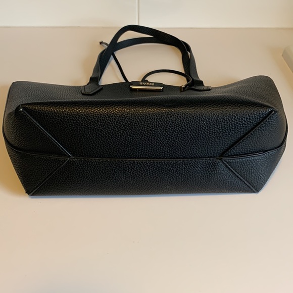 🖤⭐️🤎GUESS BOBBI INSIDE OUT REVERSIBLE TOTE. - Picture 5 of 11